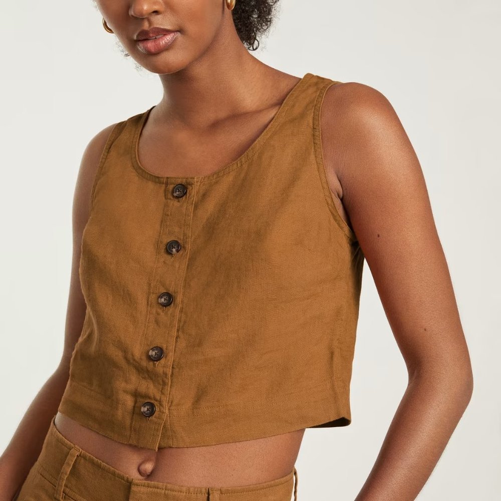 Size 6 (fits like medium) Everlane linen button down crop tank